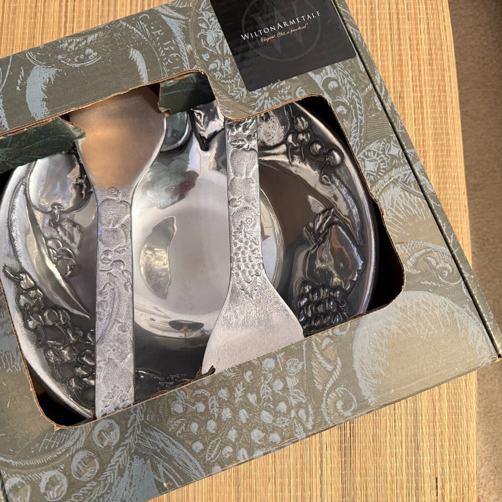 Wilton Armetale salad serving bowl fruit design large bowl with servers NWT